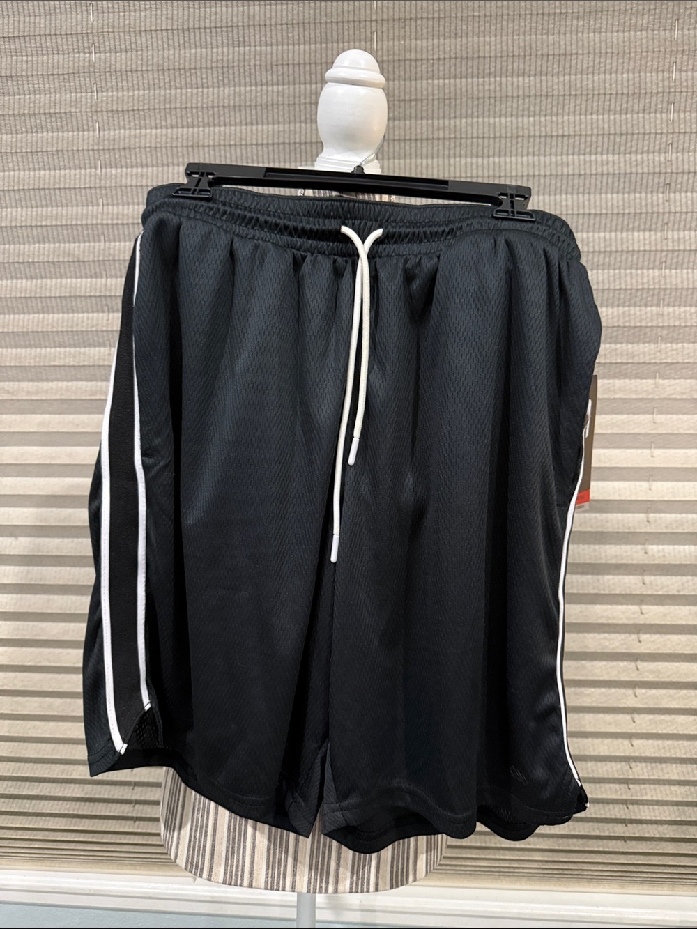 Men's Black Athletic Mesh Basketball Shorts with Pockets & White Trim